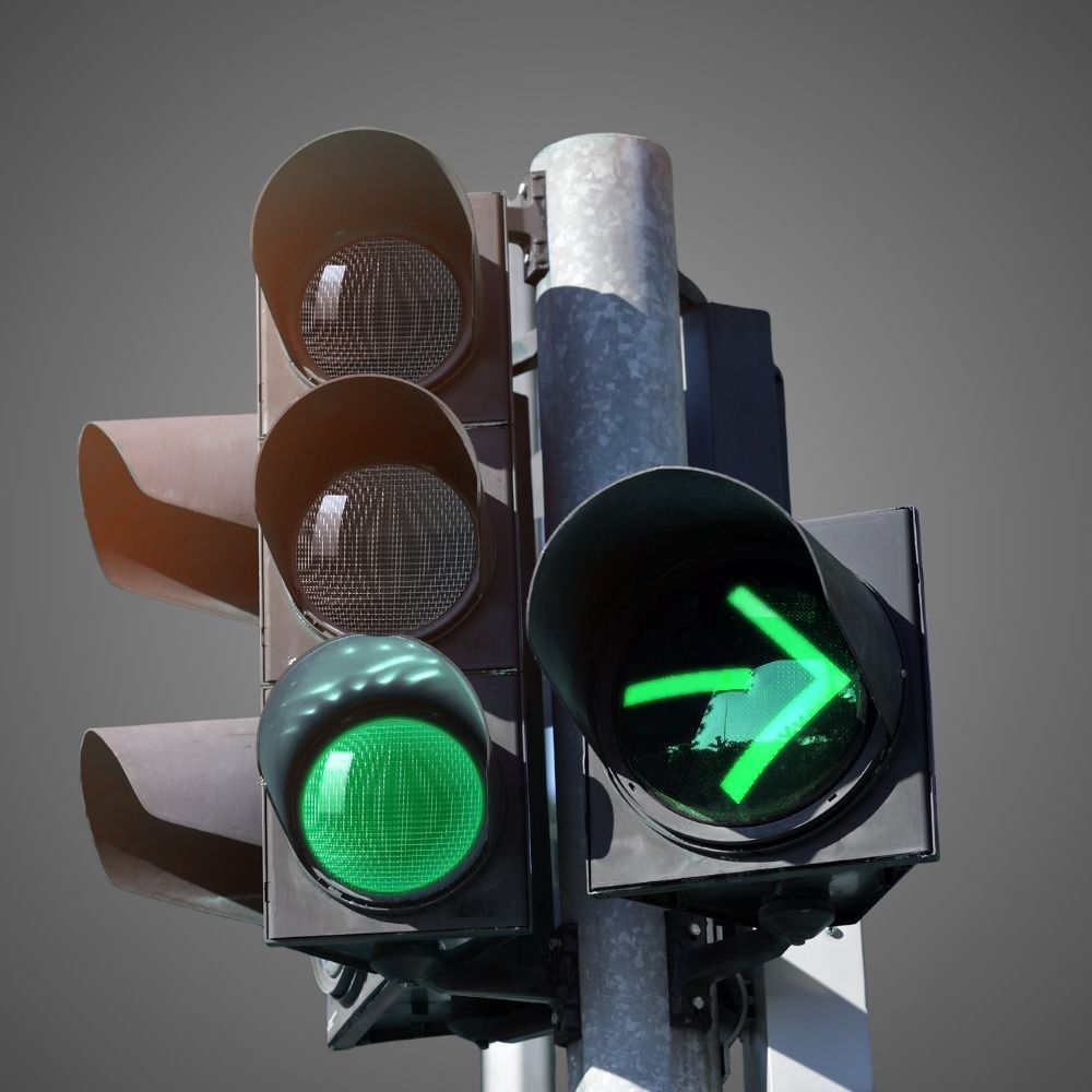 LEOTEK website illustration showing a circular traffic-signal face with a separate green-arrow indication alongside it.