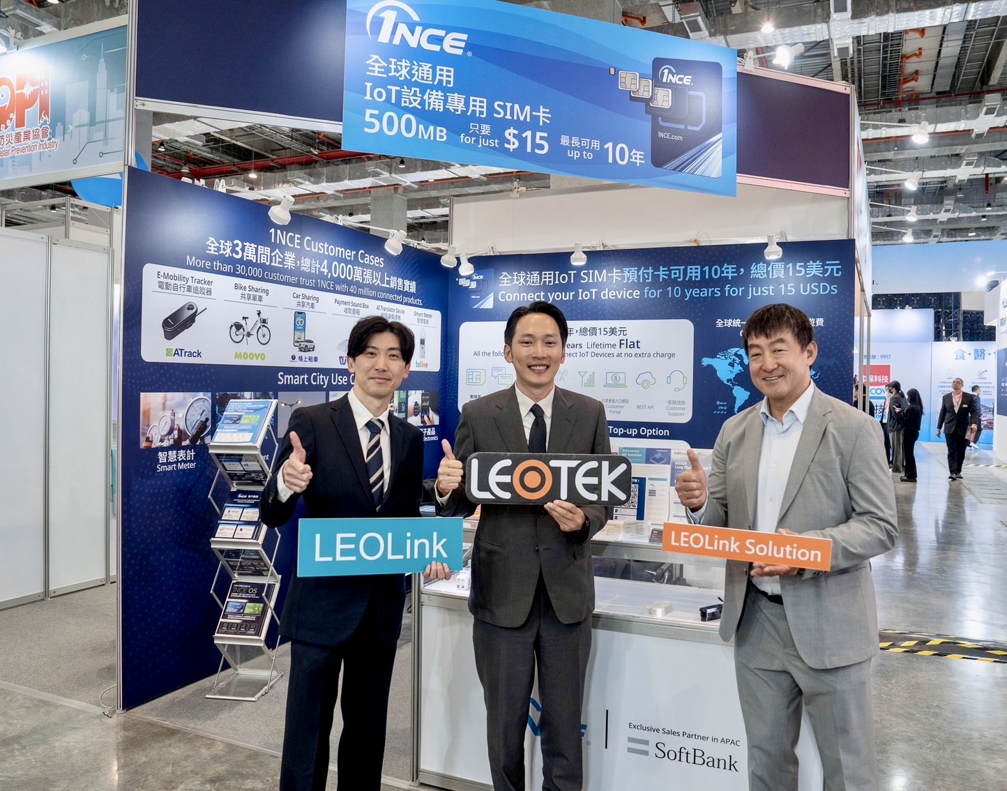 (from left to right) Masato Nakabayashi, Director of IoT Global Promotion Dept., SoftBank Corp.; Torrent Chin, President & Chief Sustainab